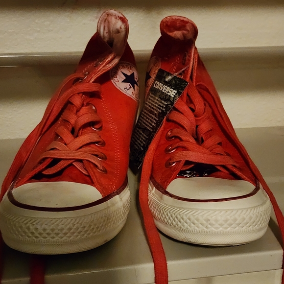 Converse red canvas Hi tops sneakers size 7 NWT - Picture 3 of 3